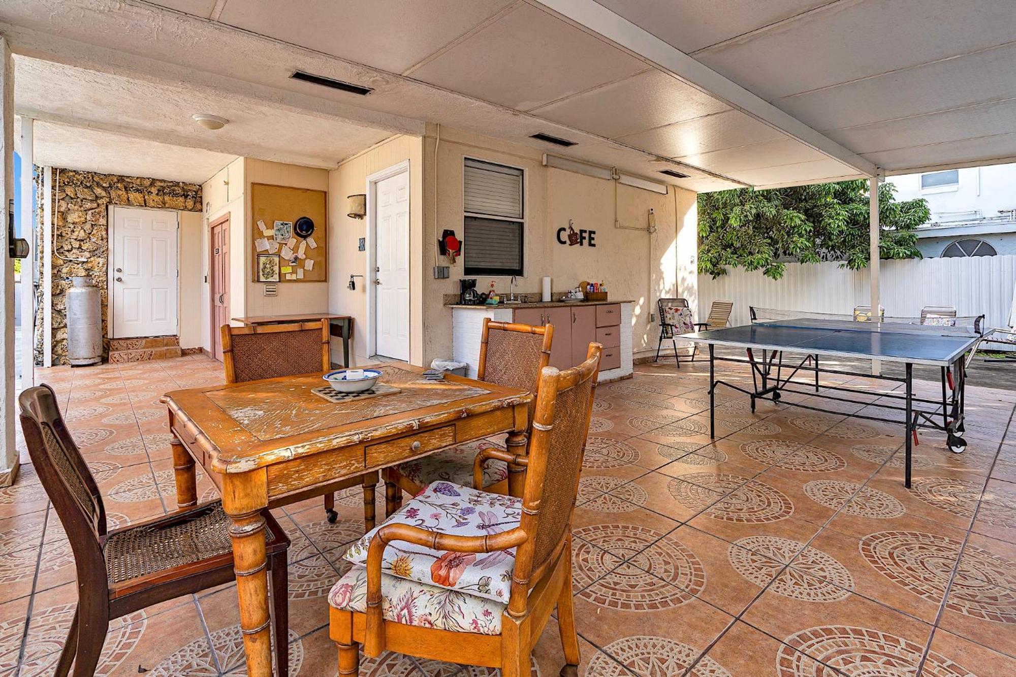 Private Room In Little Havana Miami Exterior photo